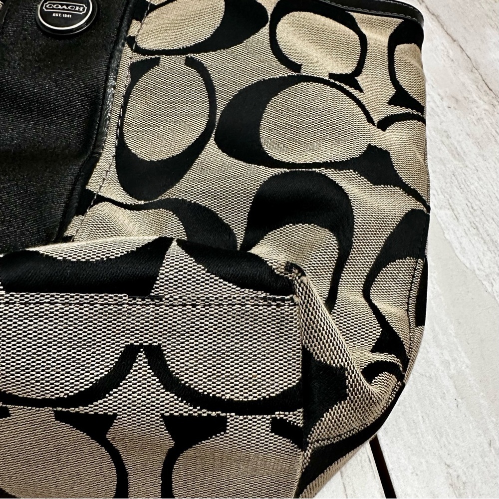 Coach Black and Cream Signature Tote Patent Leather Handles Trim Y2K  Classic - Picture 12 of 16